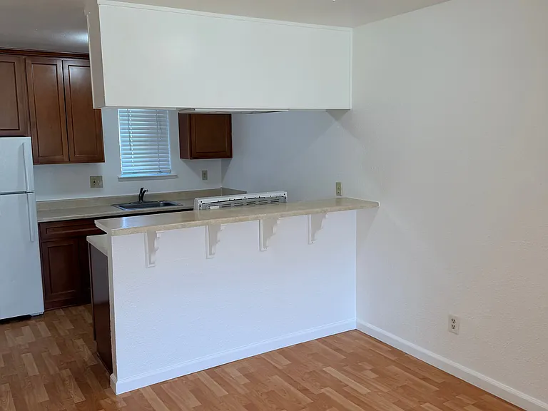 3040 Howe Ave — Photo 3