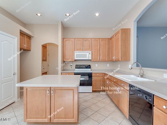 2nd image of 9824 E Glencove St