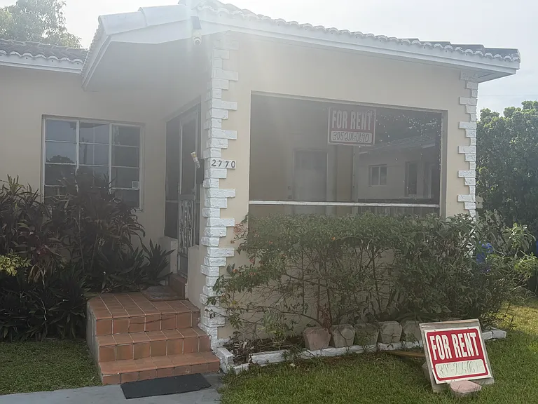 2770 SW 30th Ave #1 — Photo 2