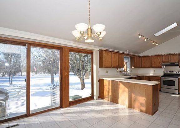 4th image of 26011 Barberry Ln