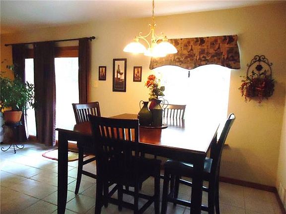 3rd image of 3107 Dorchester Dr
