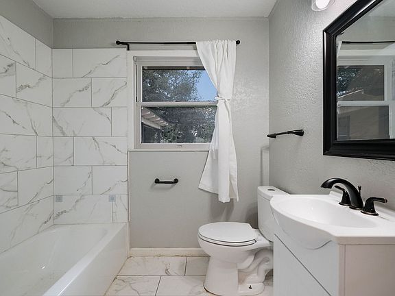 5th image of 323 Craigmont Ln
