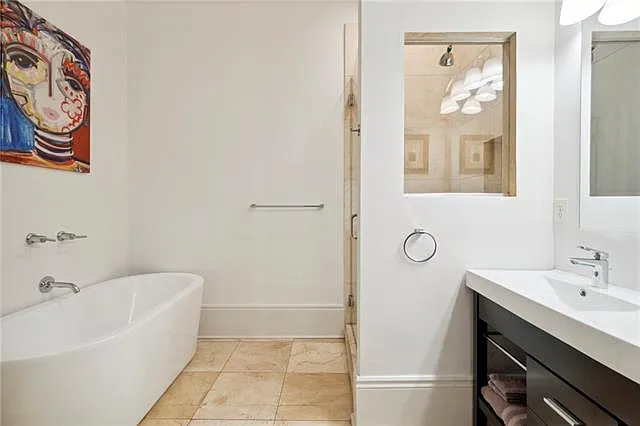 808 Lyons St — Photo 9