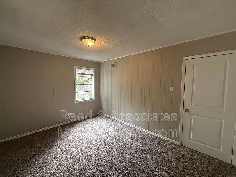 3 bed, 1.0 bath, 1085 sqft, $1,200 — Photo 4