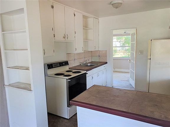 5th image of 1649 Crestwood Dr