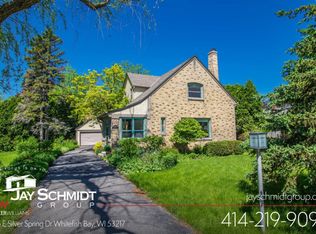 8055 N Navajo Rd, Fox Pt, WI 53217