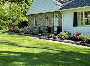 8 Pequot Dr, Norwalk, CT 06855