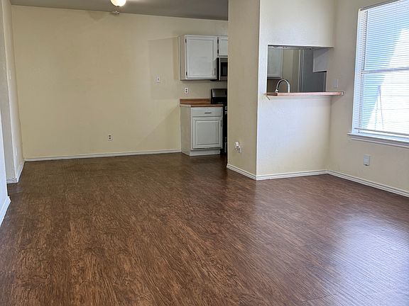 3rd image of 1220 Orchard Park Cir