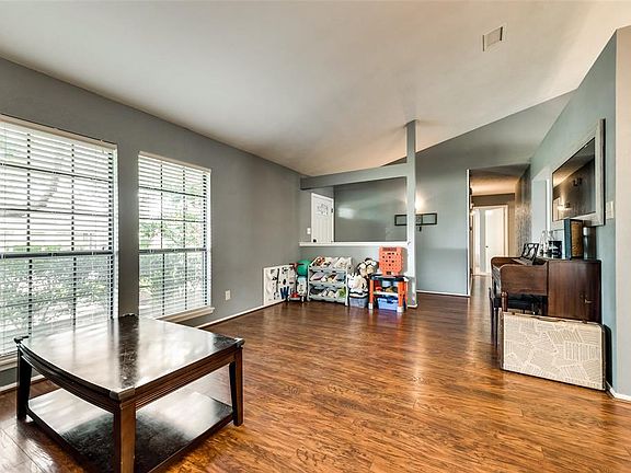 5th image of 2630 Duchess Dr