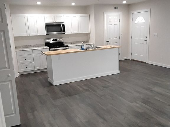 4th image of 795 Bolton St #11