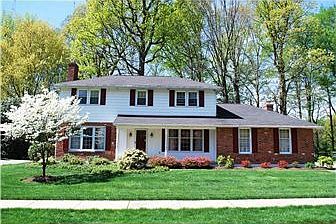 4 BR/2.5 BA Colonial "Regent" model w/2 car garage