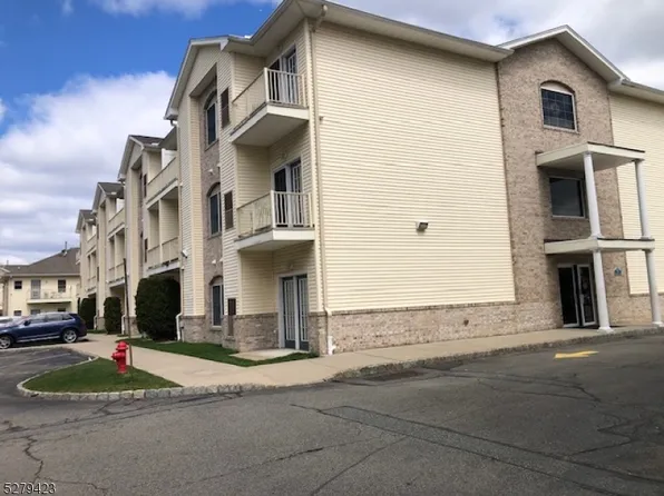 520 Victor St #38, Saddle Brook Twp., NJ 07663