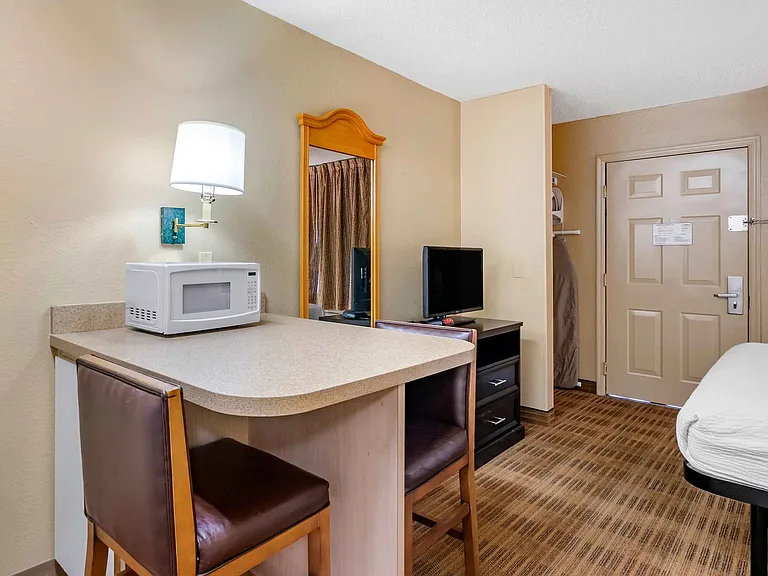 Studio Suite - 1 Queen Bed
