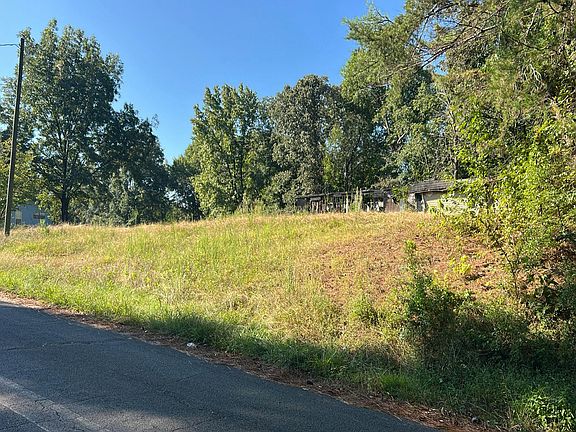 2nd image of 2804 Calumet Rd