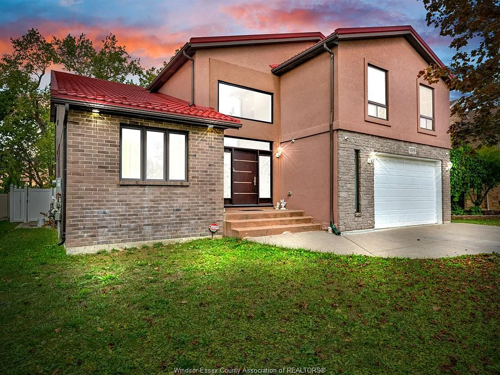 1098 Stoneybrook Cres photo 1