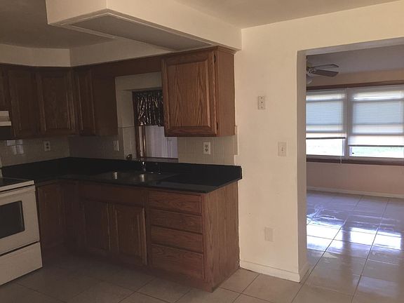 4th image of 3606 Kingsbury Dr