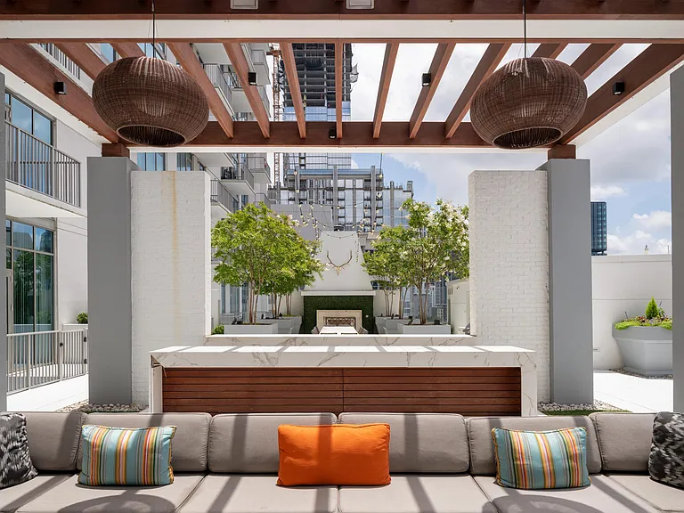 The Hue Midtown — Photo 12