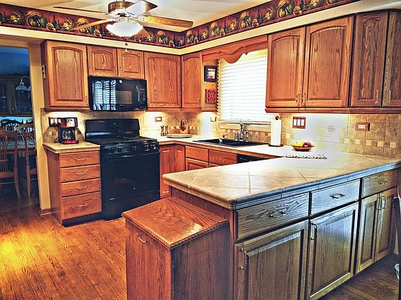 Kitchen with Porcelain counters