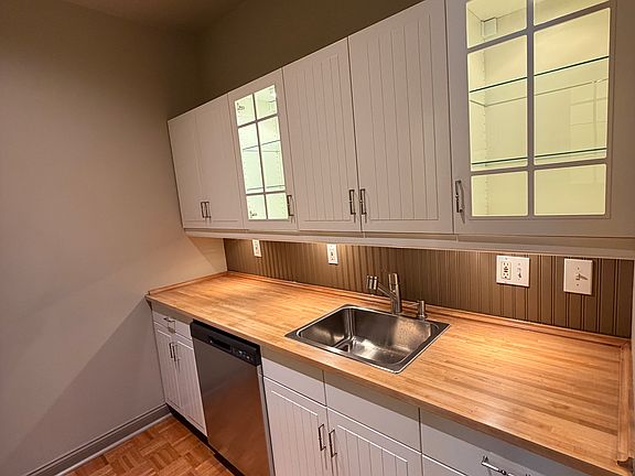 3rd image of 1233 Filson St APT 1
