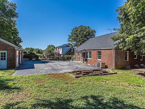 4th image of 26117 Woodfield Rd