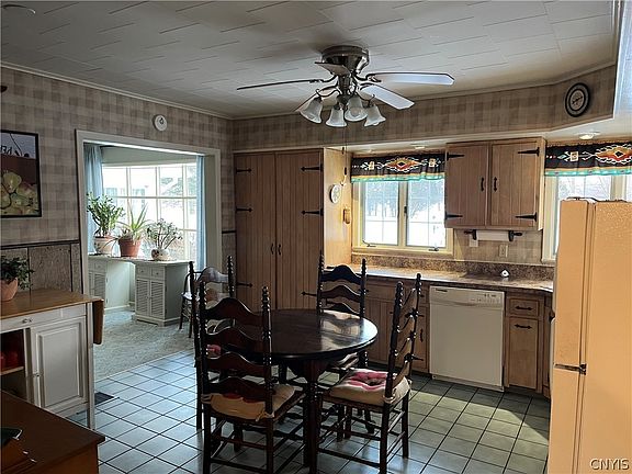 4th image of 2709 King Rd