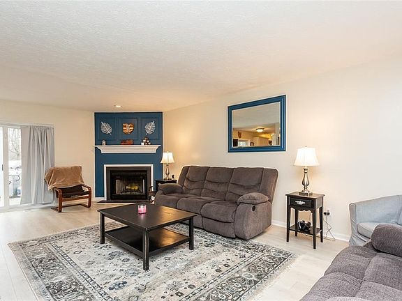4th image of 3925 Stonegate Dr