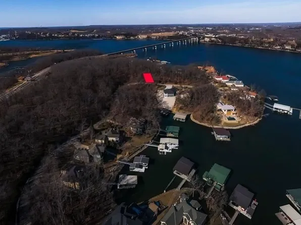 1409 Via Del Lago Dr, Sunrise Beach, MO 65079