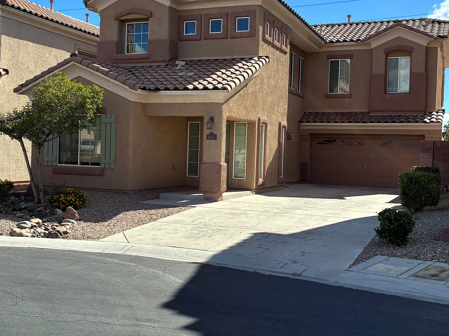 4 bed, 2116 sqft, $2,665 — Photo 2