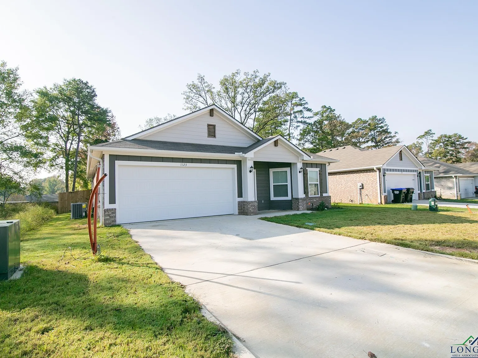 4 bed, 2.0 bath, 1553 sqft, $2,400 — Photo 2