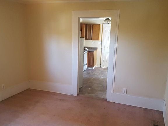 2nd image of 4020 Acorn Dr