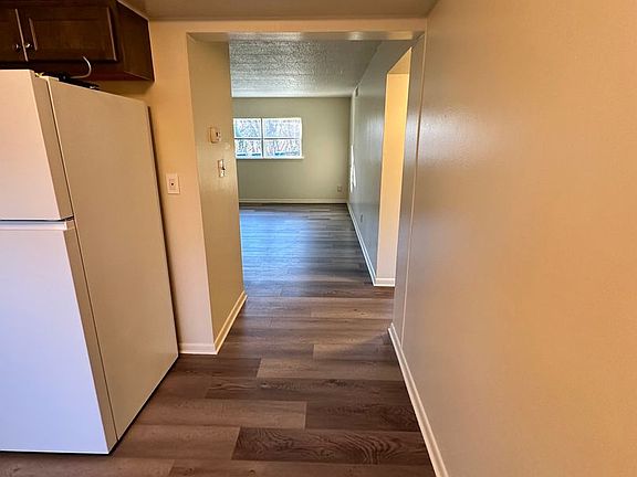 3rd image of 120 Linden Dr APT 1A
