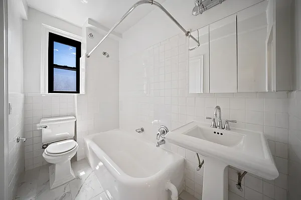 Rented by Bond New York | media 7