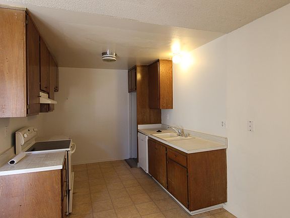 2nd image of 3496 Columbia Dr