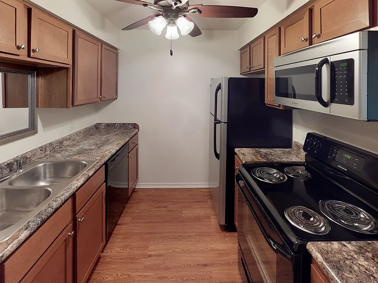 Metroplex Apartments — Photo 16