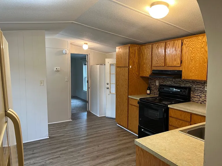 138 Sutton Ct — Photo 6