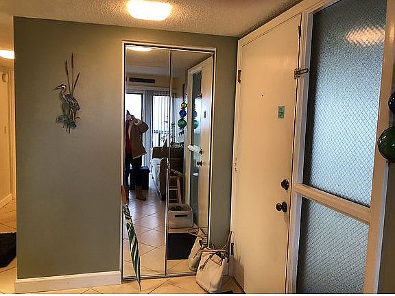 4th image of 21 Tarragona Ct