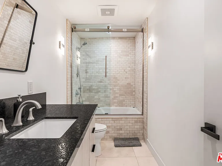 8425 Hillside Ave — Photo 44