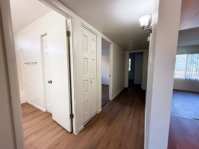 5208 W Calavar Rd — Photo 20