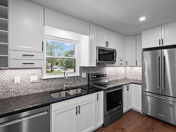 Newly renovated kitchen w/brand new kitchenaid appliances, under-counter lighting, & granite countertops!
