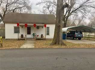 105 S Clark St, Kearney, MO 64060