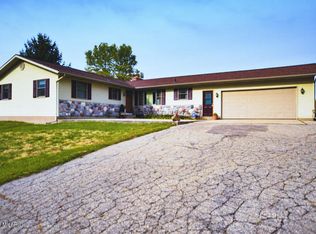 2045 Indian Lakes Rd NW, Kent City, MI 49330