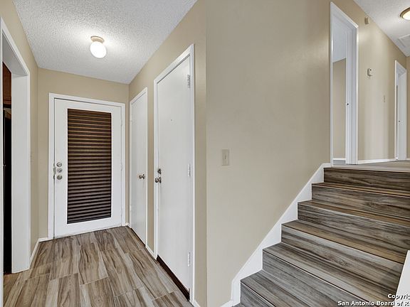 3rd image of 1813 TRAILRIDGE DR