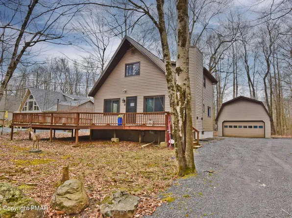 7136 Winnebago Dr, Pocono Lake, PA 18347