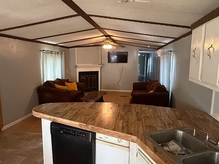 9320 Deveines Rd — Photo 2