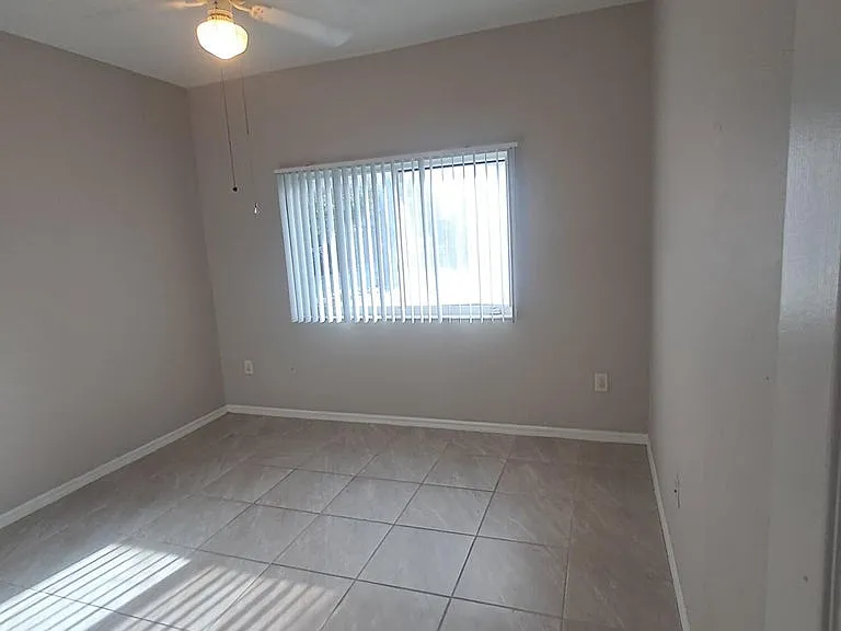 260 Crestwood Cir — Photo 4