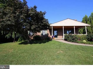 8 McCracken Cir, Aston, PA 19014