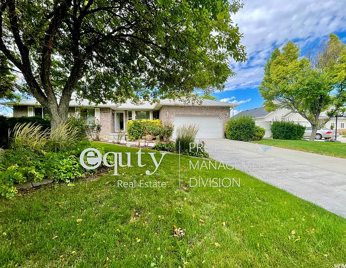 11742 S Tatteredangel Cv — Photo 2
