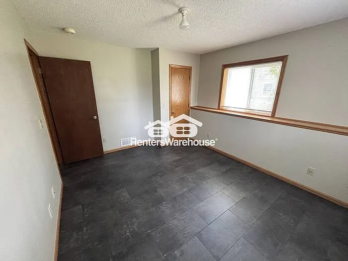 329 Alexander Ct — Photo 21