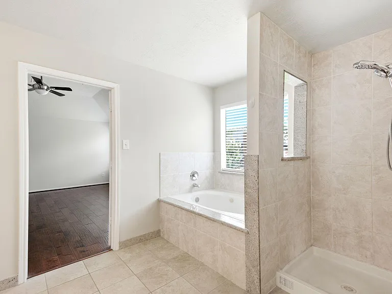 3126 Waters View Dr — Photo 33