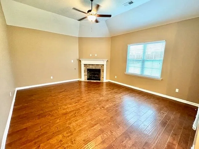 6302 Vera Ln — Photo 2